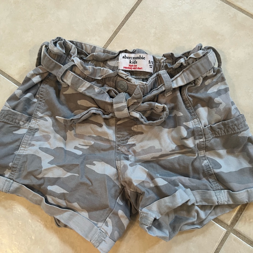 Girls Abercrombie High Rise paper bag waist shorts size 9/10